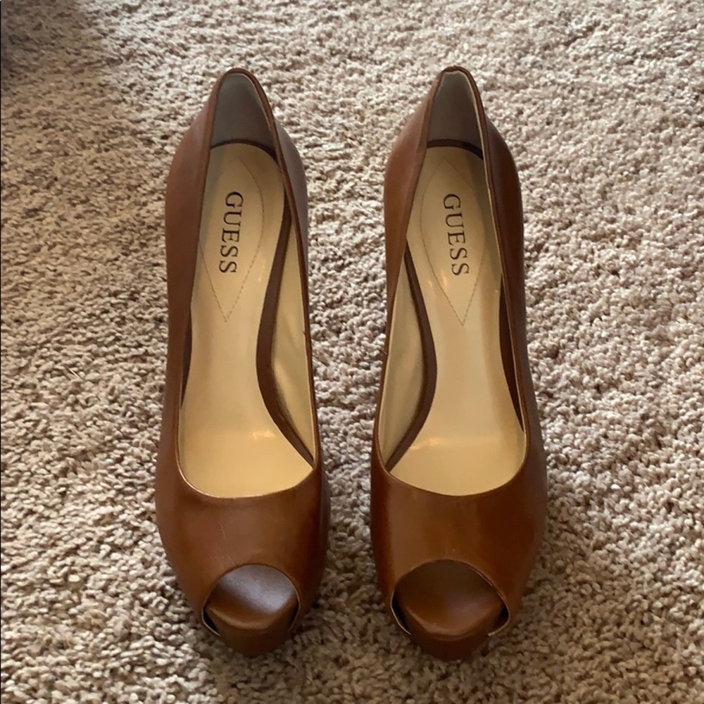 Never worn Guess Brown Open toe 1 1/2 inch heel